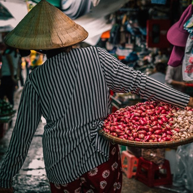 Useful tips to be safe when visiting markets in Vietnam