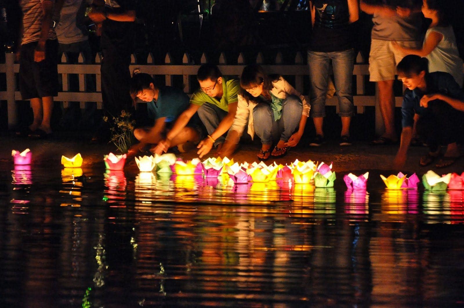 Hoa dang hoian lantern festival culture